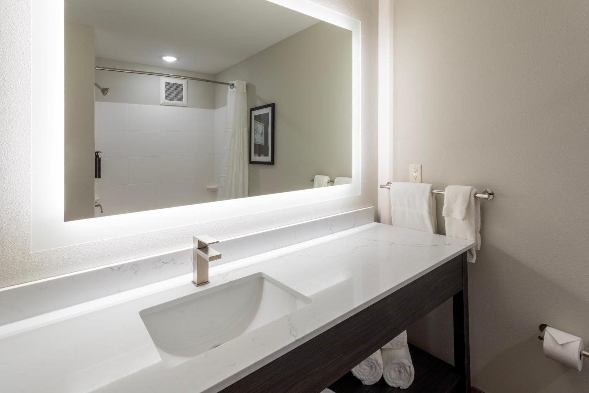 Grandstay Hotel & Suites Johnston-Des Moines, Ia エクステリア 写真